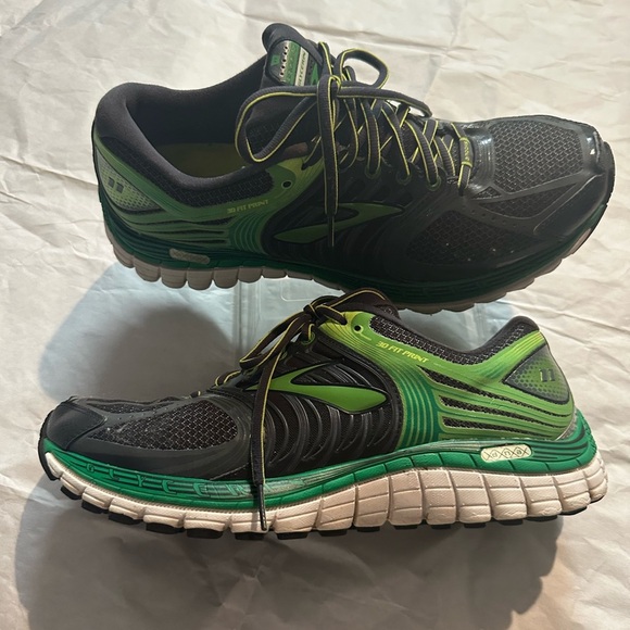 Brooks Dynamic Gray and Green Sneakers - Picture 2 of 14